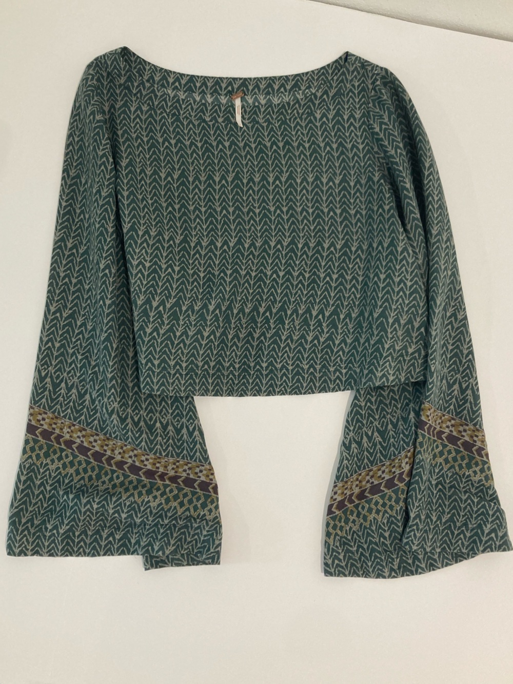Free People Jade Green Stars Aligned Patterned Bell Sleeve Crop Blouse Top - Picture 10 of 14